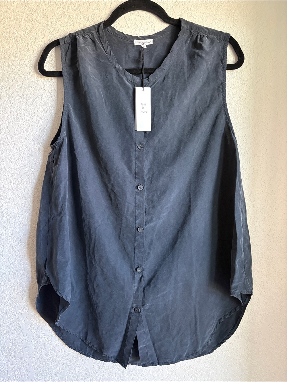 NWT unsubscribed Sleeveless Button-Front Top XS